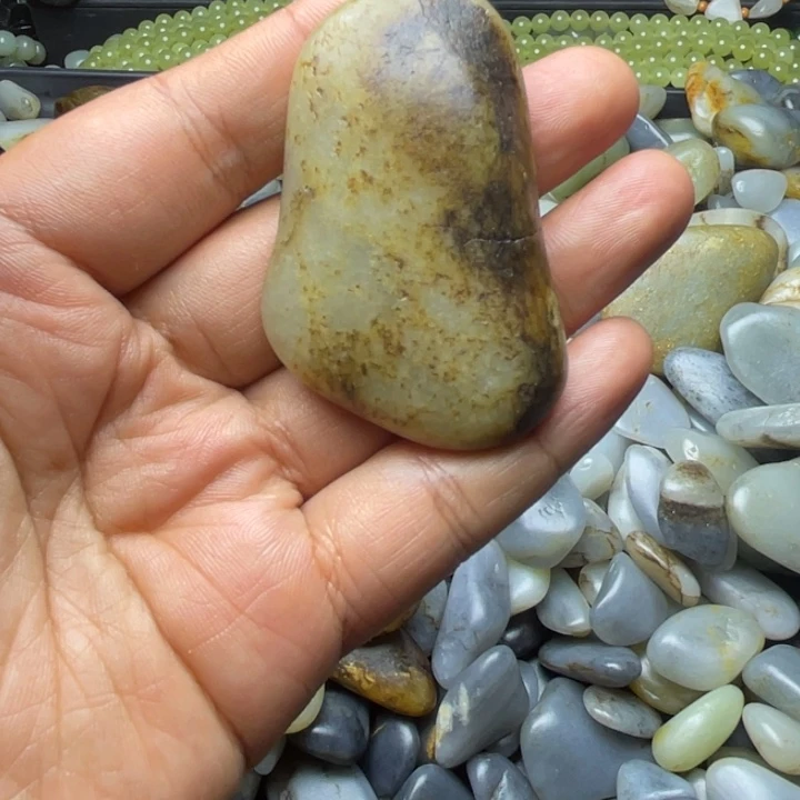和田玉未镶嵌珠宝半成品