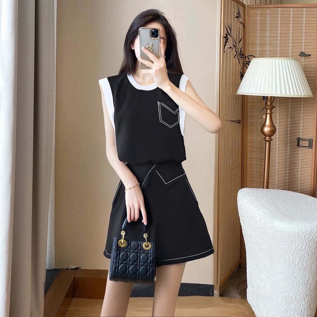 A【两件套】今年流行的夏装套装女2025新款无袖上衣短裤两件套D1902