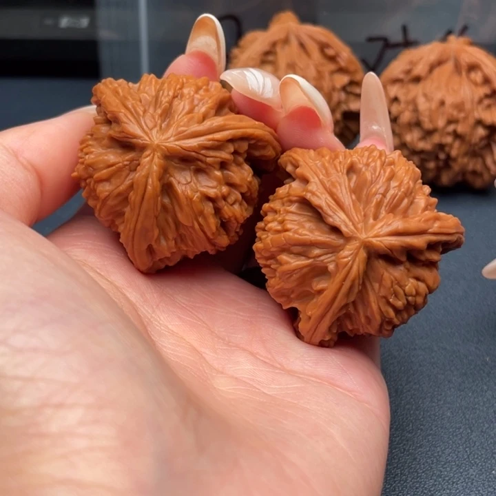 犟***啵吊坠文玩核桃白狮子