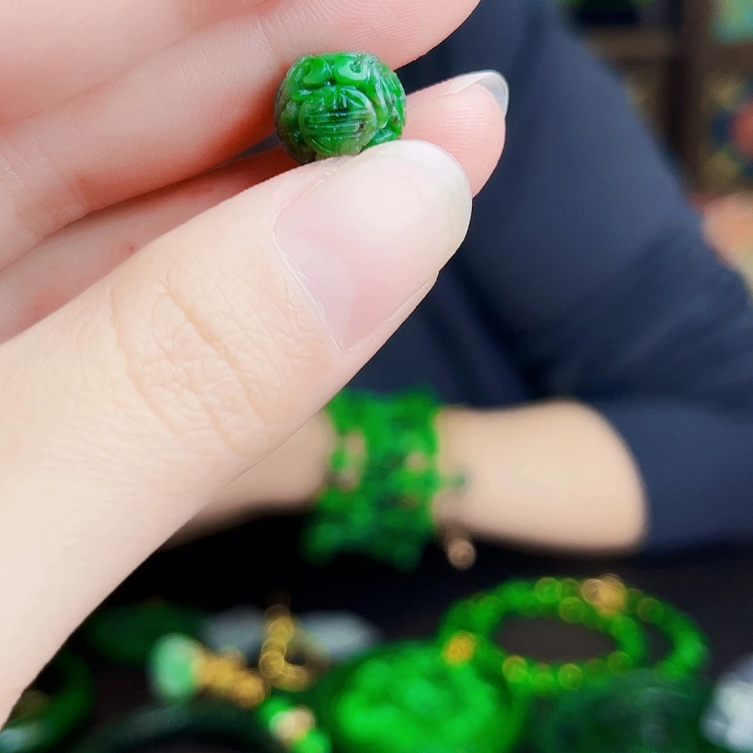 颈饰未镶嵌翡翠多样性