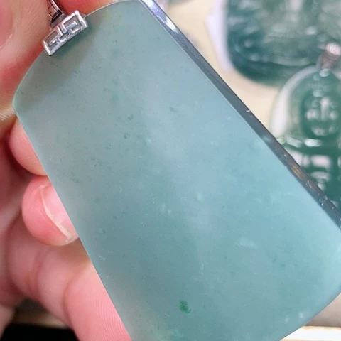 【闪购商品】颈饰18K金镶嵌翡翠