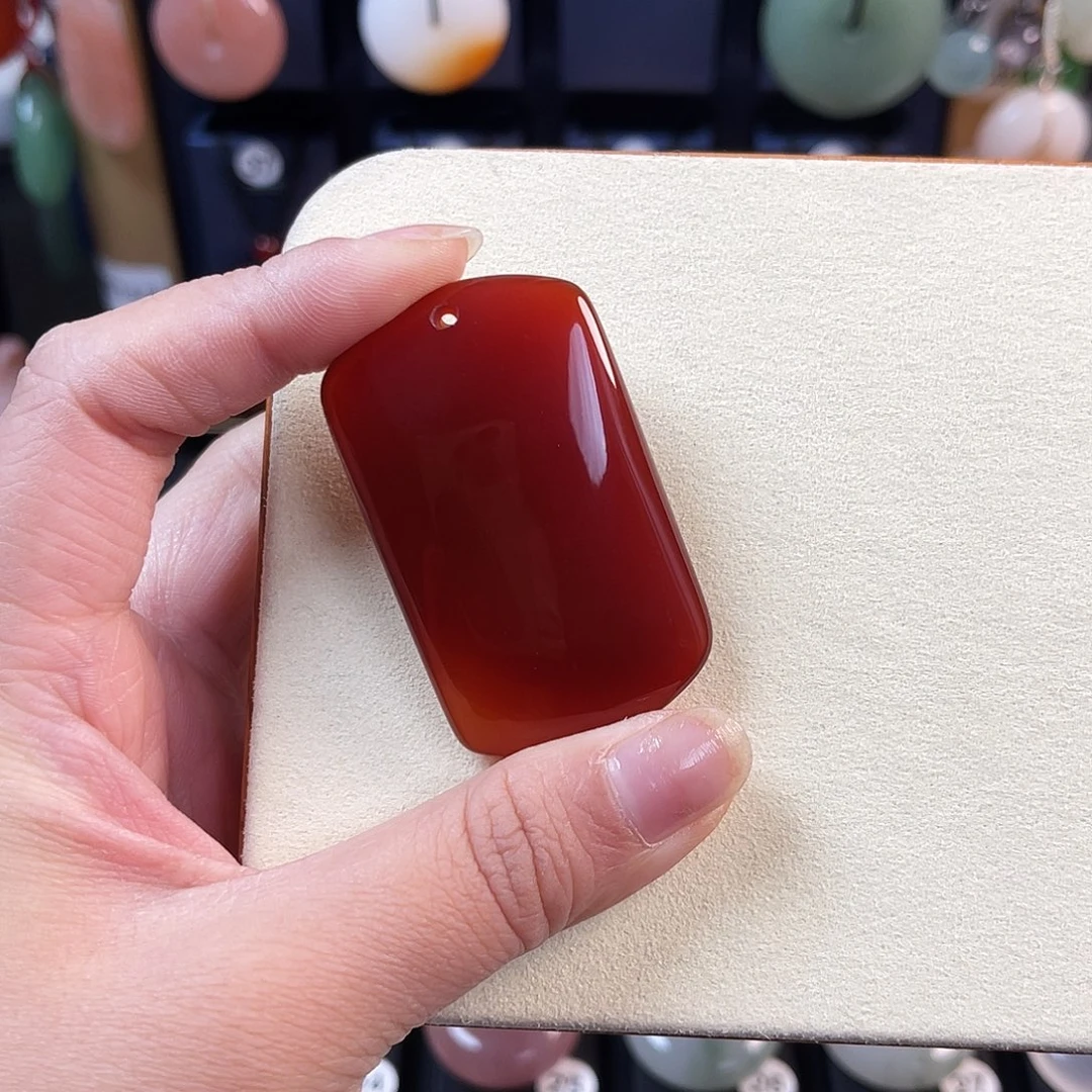 颈饰未镶嵌石英质玉