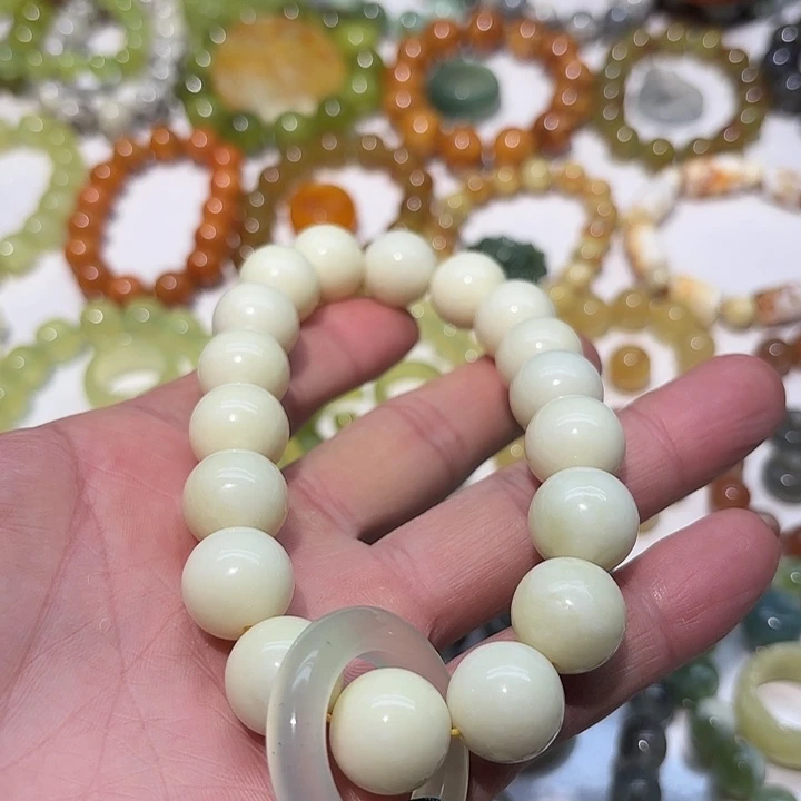 蛇纹石玉未镶嵌手持