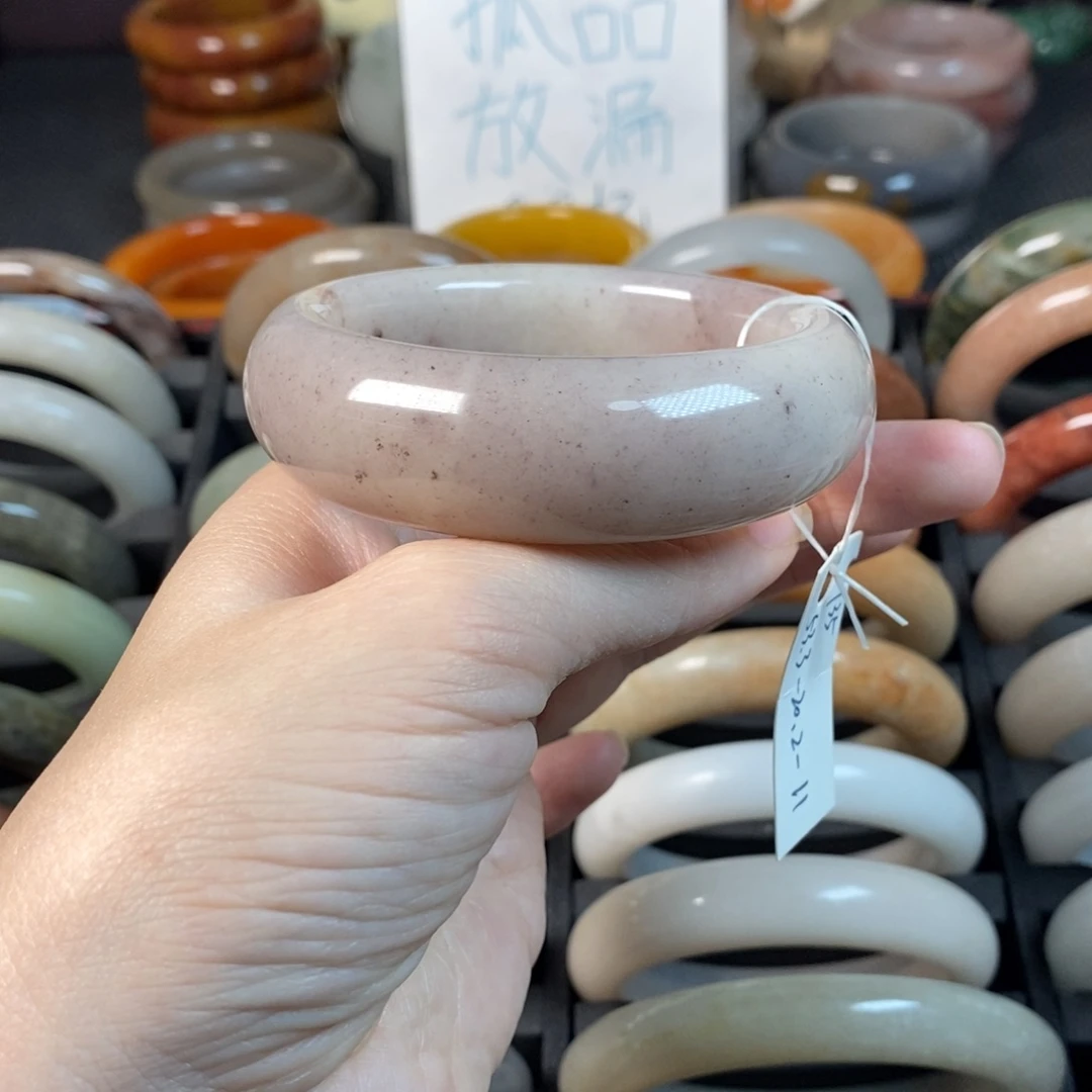 未镶嵌手镯石英质玉余****