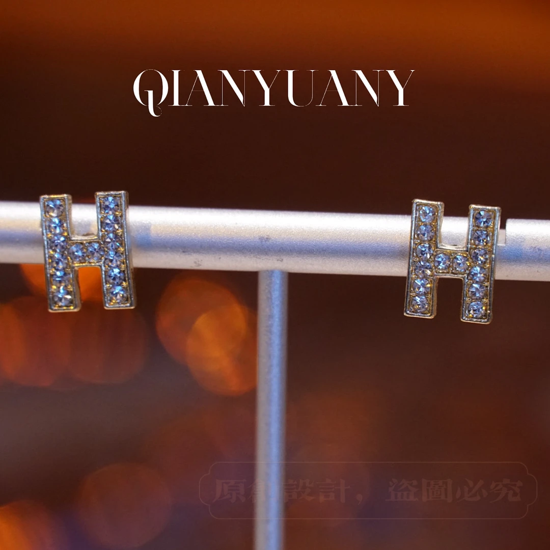 铜合金耳饰 海尔魅力款溢彩耳钉  Y347