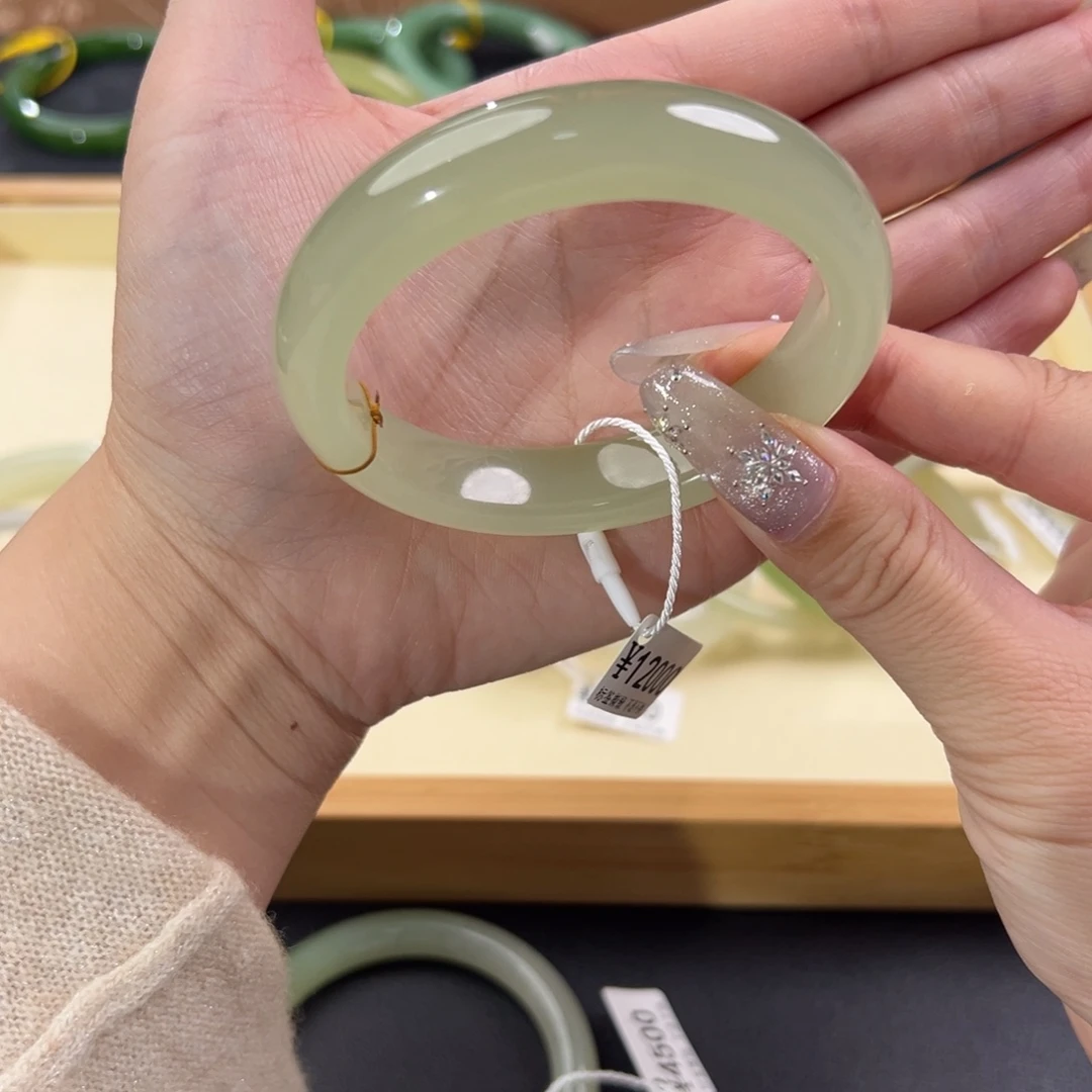 和田玉未镶嵌手镯