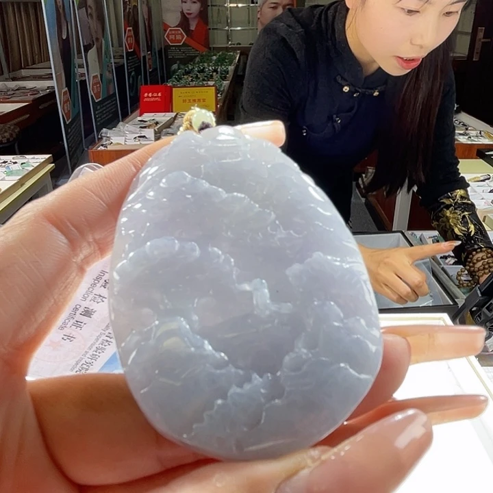 翡翠未镶嵌颈饰一