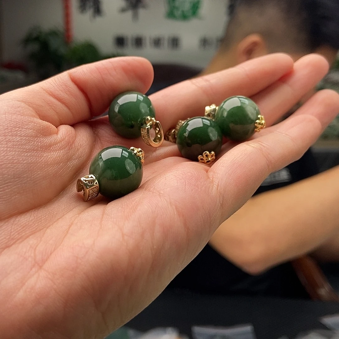 和田玉未镶嵌颈饰颜色多样性发拍一发一