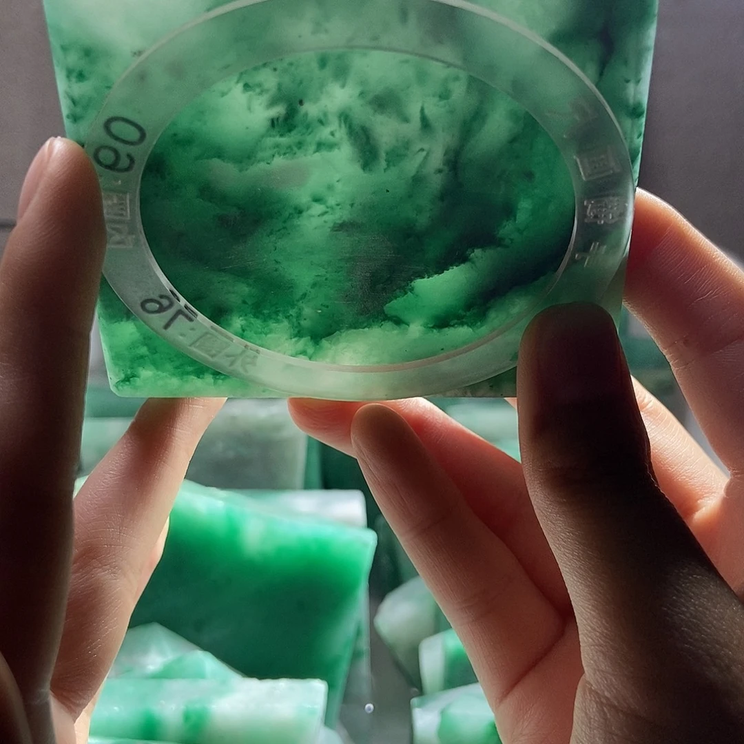 开***剧定制石英质玉（非洲翠）
