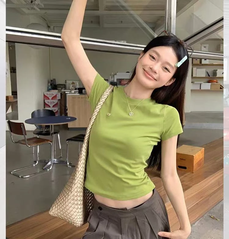 歌幂果绿小标正肩短袖t恤女夏季2025新款纯色修身显瘦短款AA25317
