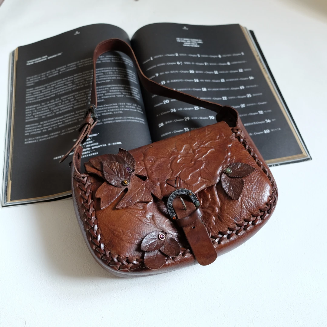 90新 Valentino/华伦天奴 辣辣/气质中古马鞍皮刺绣翻盖单肩包