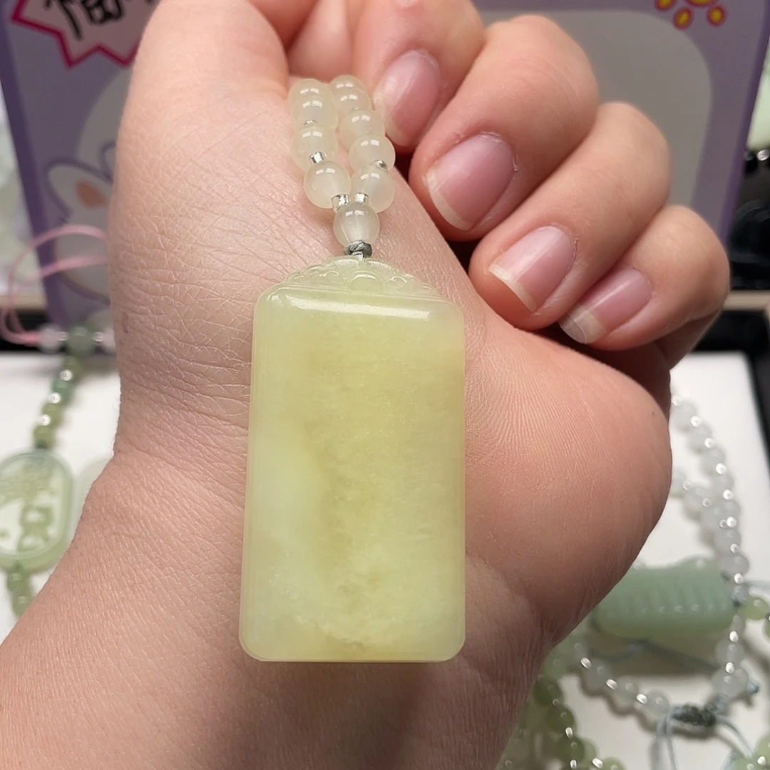 蛇纹石玉未镶嵌颈饰