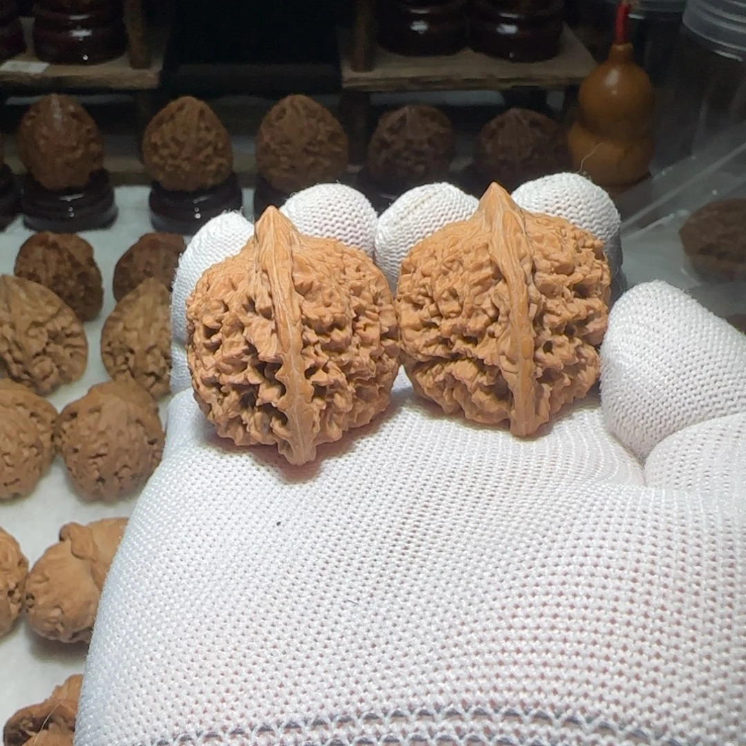 不***某文玩核桃吊坠满天星