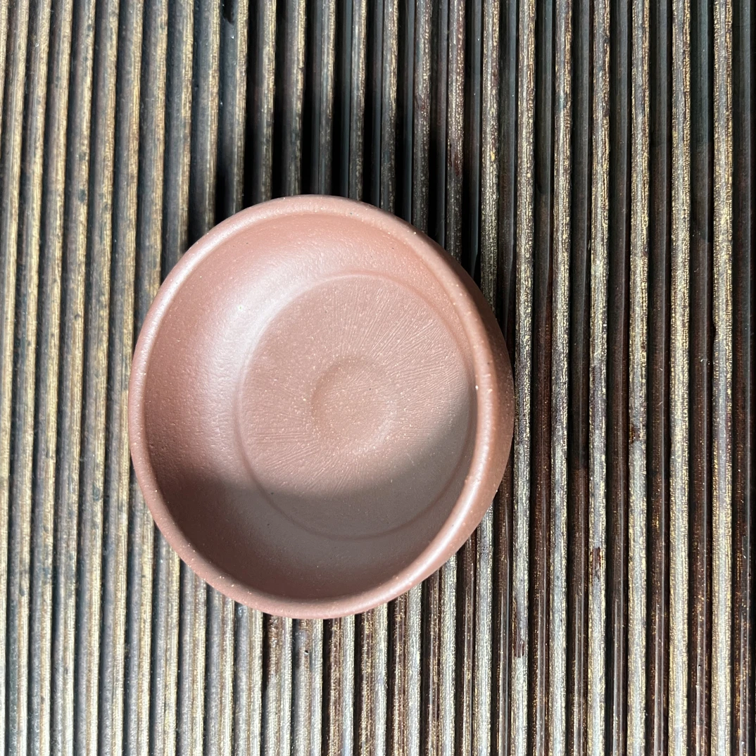 原矿紫泥紫砂小杯，做工精细口沿外直径9厘米，高度3厘米，容量100cc