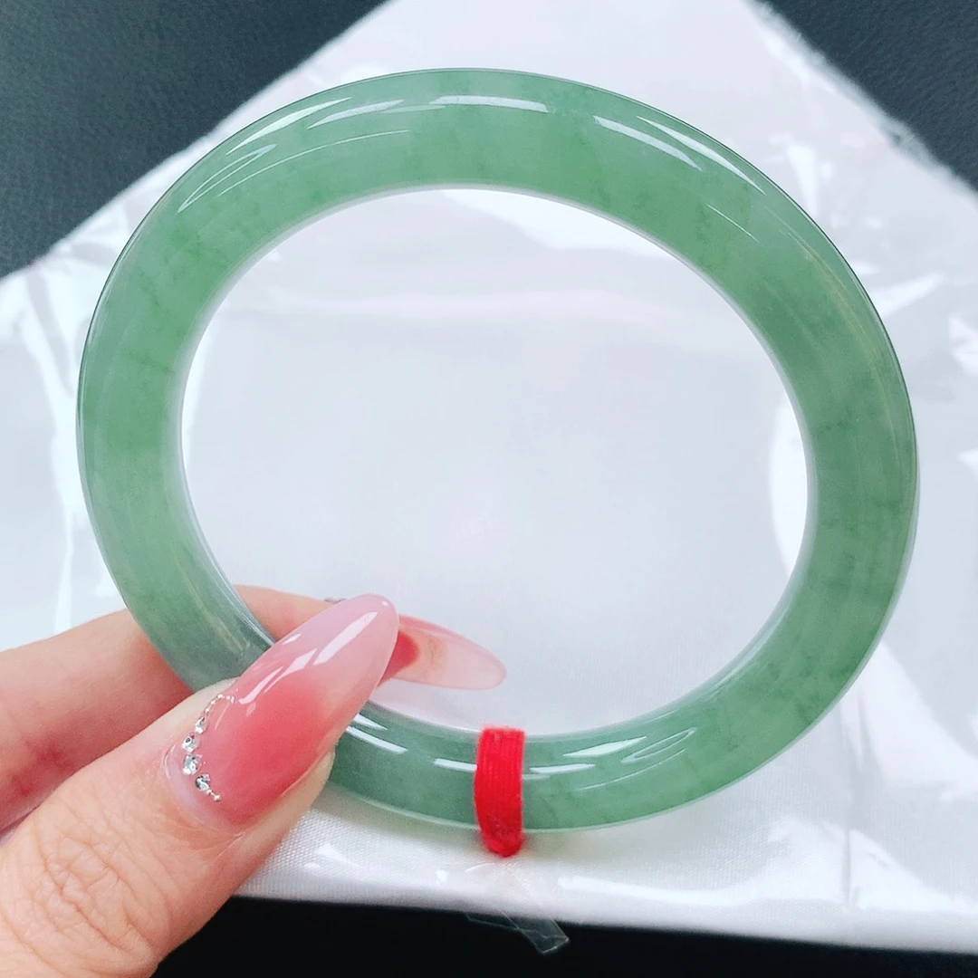 翡翠手镯未镶嵌57圈