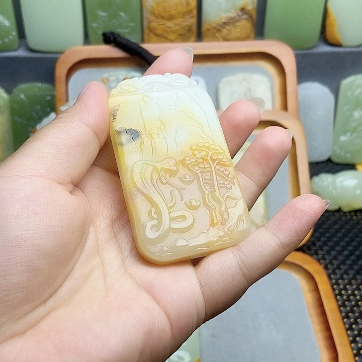 新疆昆仑山脉料蛇牌