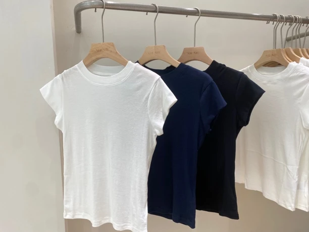 2025年，新款简约纯色T恤显瘦百搭