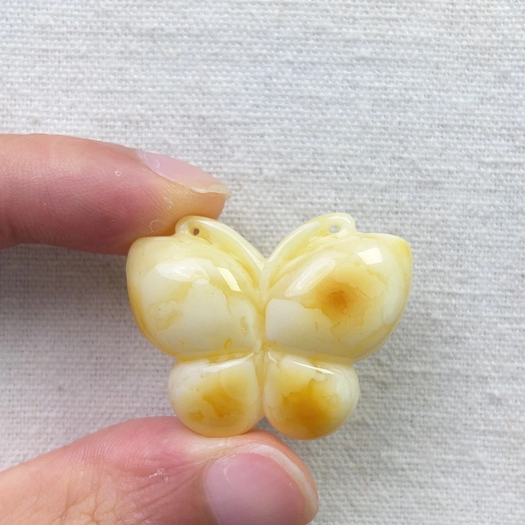 琥珀未镶嵌裸石蝴蝶