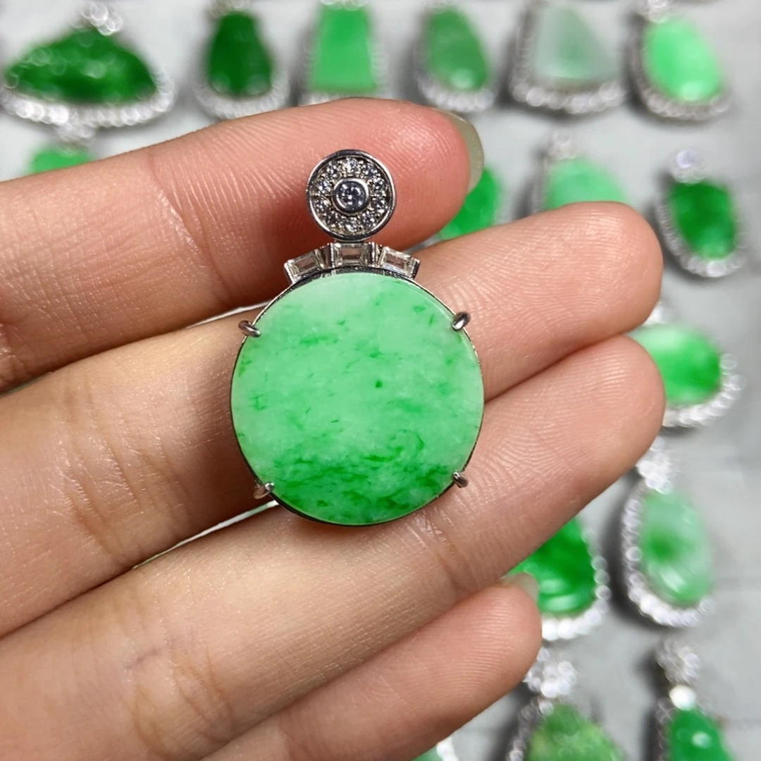 颈饰未镶嵌翡翠圆