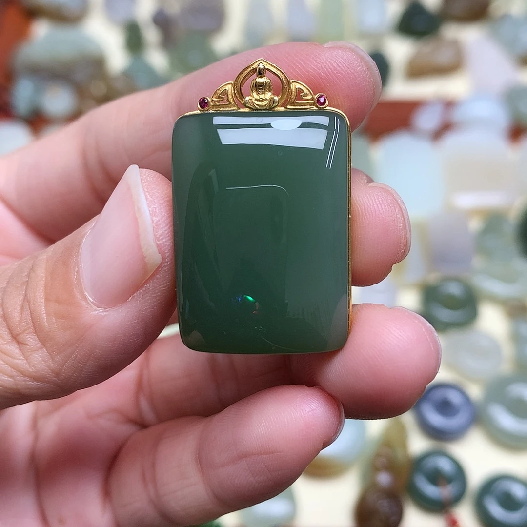 颈饰18K金镶嵌和田玉