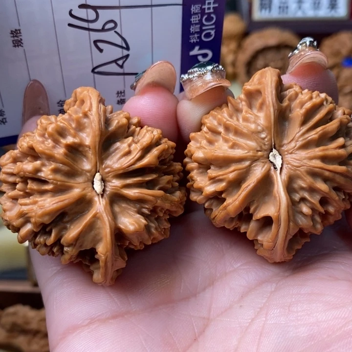 哈****把件桃核全品大满天星