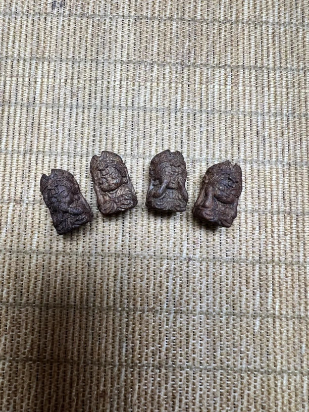 降真香鸡蛋黄明黄料双面雕刻一套四不扎基配饰1.8