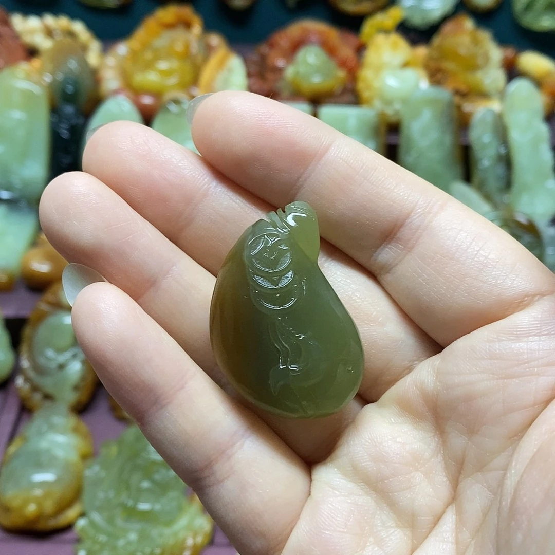 岫玉未镶嵌吊坠(赠链)