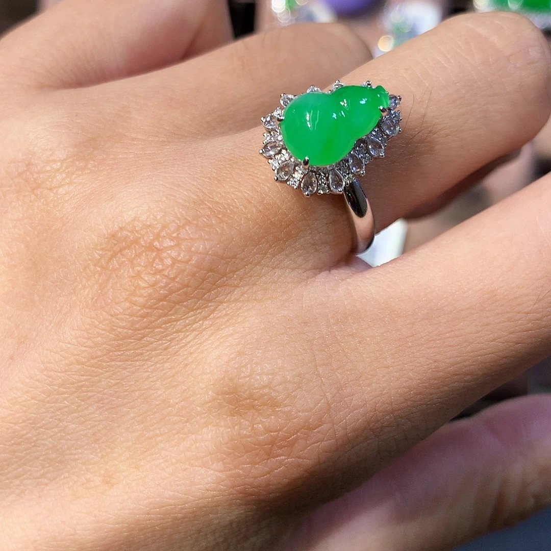 翡翠18K金镶嵌颈饰翡翠