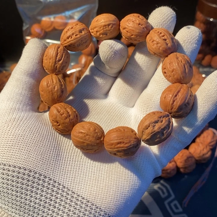 文玩核桃手串……76