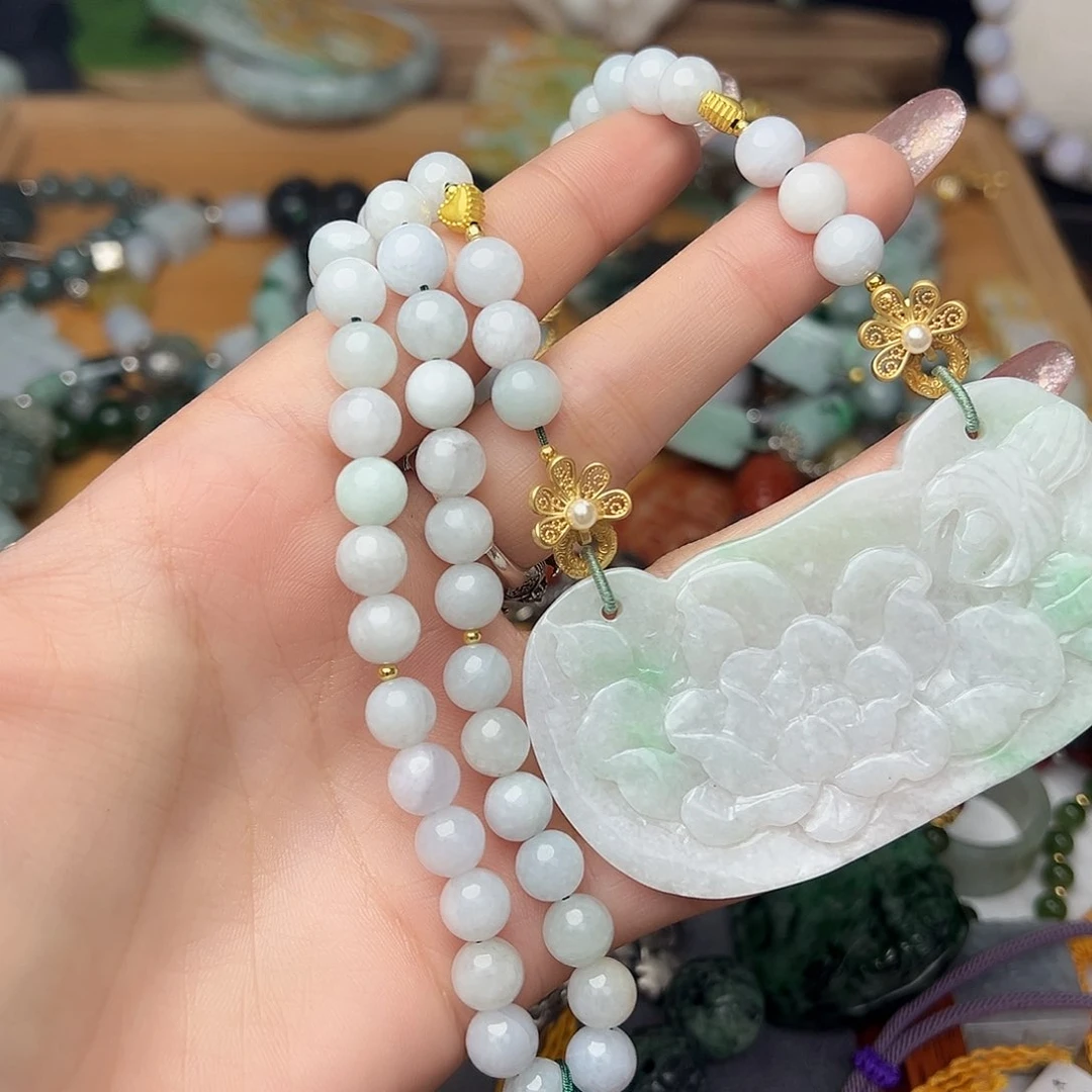 翡翠吊坠(赠链)未镶嵌盐***?吊坠