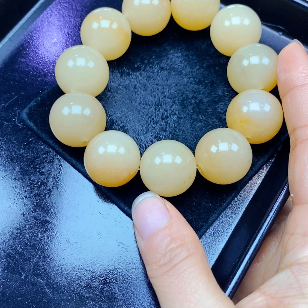 未镶嵌石英质玉（黄龙玉）颈饰