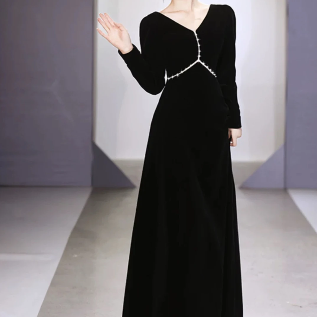 小个子收腰黑色金丝绒法式赫本风出格宴会小礼裙女秋冬艺考珍珠裙