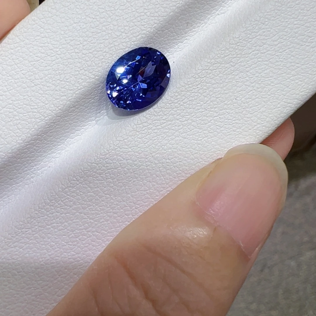 珠宝半成品未镶嵌坦桑石2.78ct4A