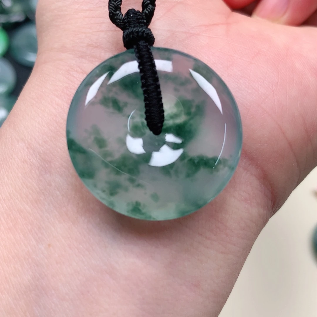 颈饰未镶嵌翡翠谈**若天然翡翠