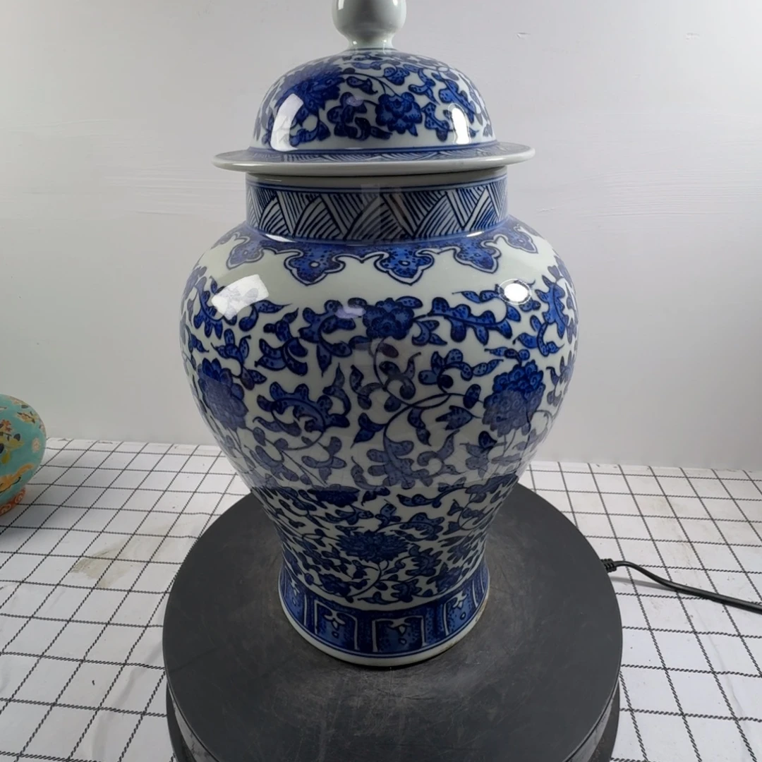 波***罐青花花卉纹陶瓷罐