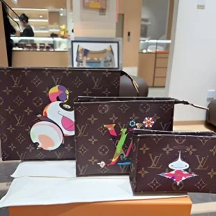 全新未使用 LouisVuitton/路易威登  老花字母徽标三合一手拿包