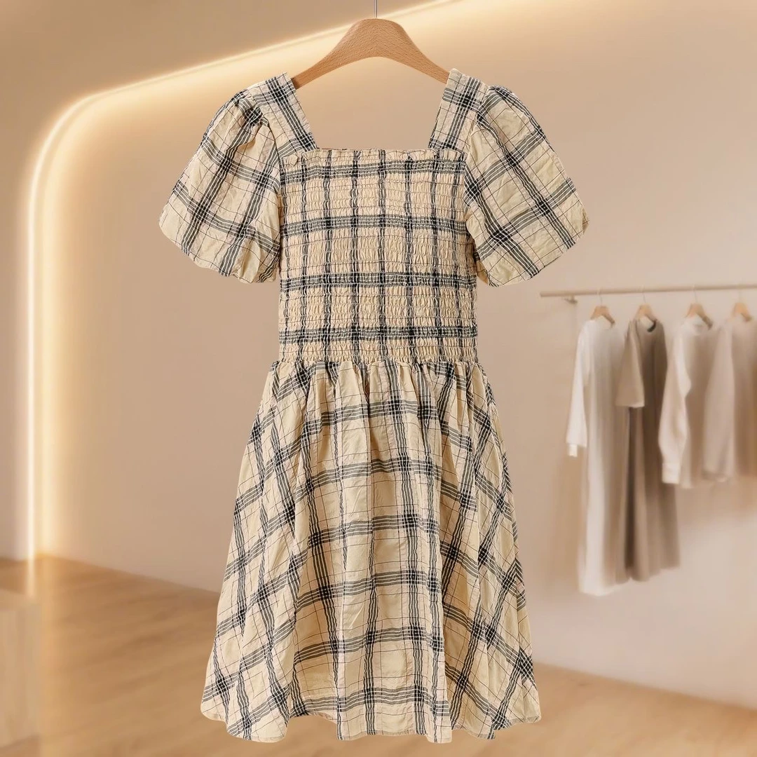 气质显瘦休闲时尚格纹方领连衣裙
