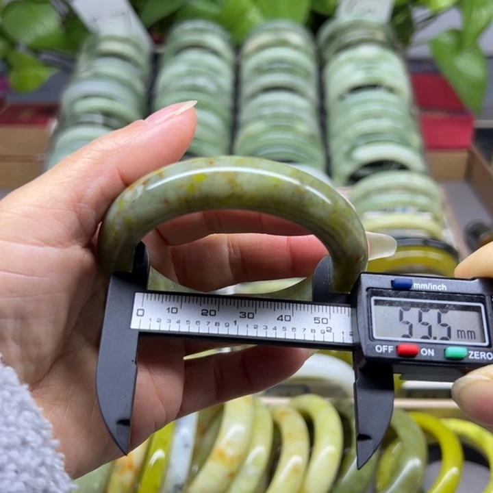 蛇纹石玉未镶嵌手镯32