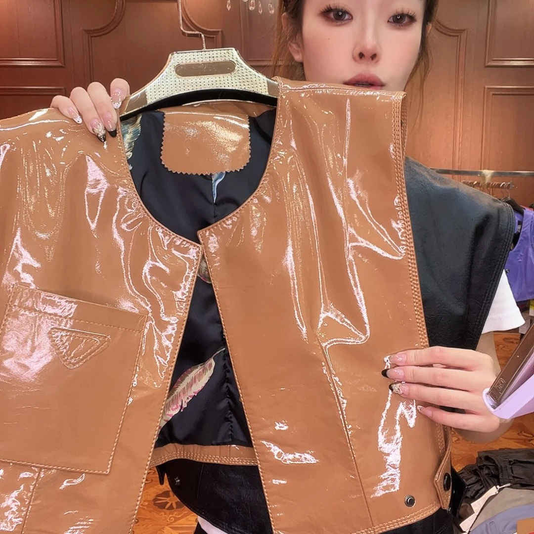 羊羔毛皮衣的颜色是比普通