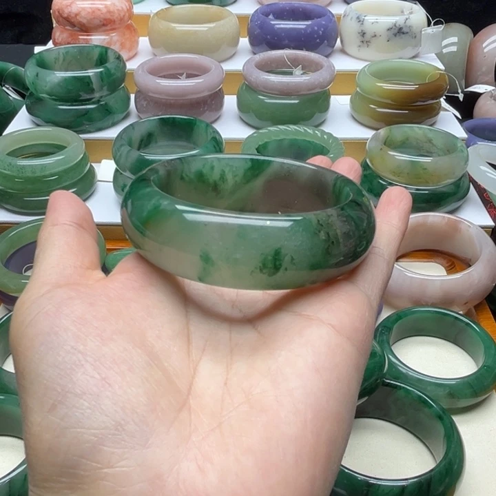 用***9石英质玉（非洲翠）未镶嵌手镯