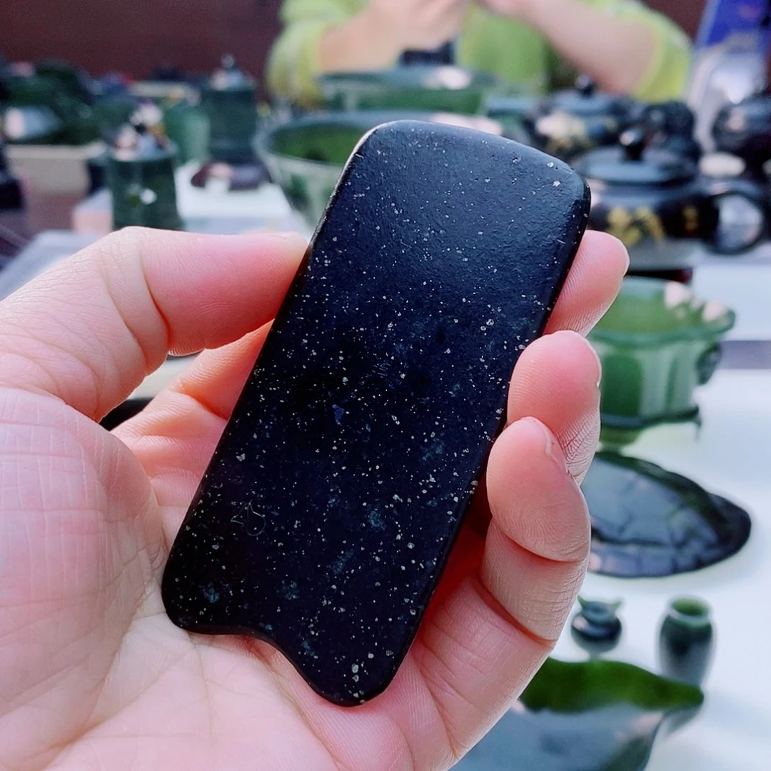 未镶嵌和田玉（青玉）摆件