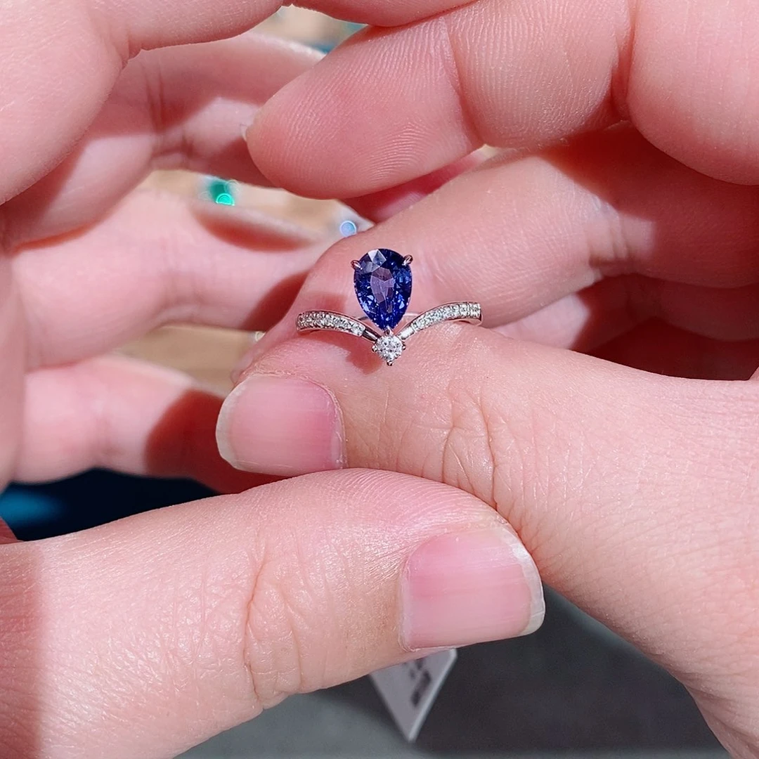 蓝宝石戒指18K金镶嵌1.42克拉