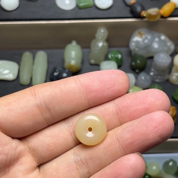 五***门吊坠(不含链)未镶嵌和田玉