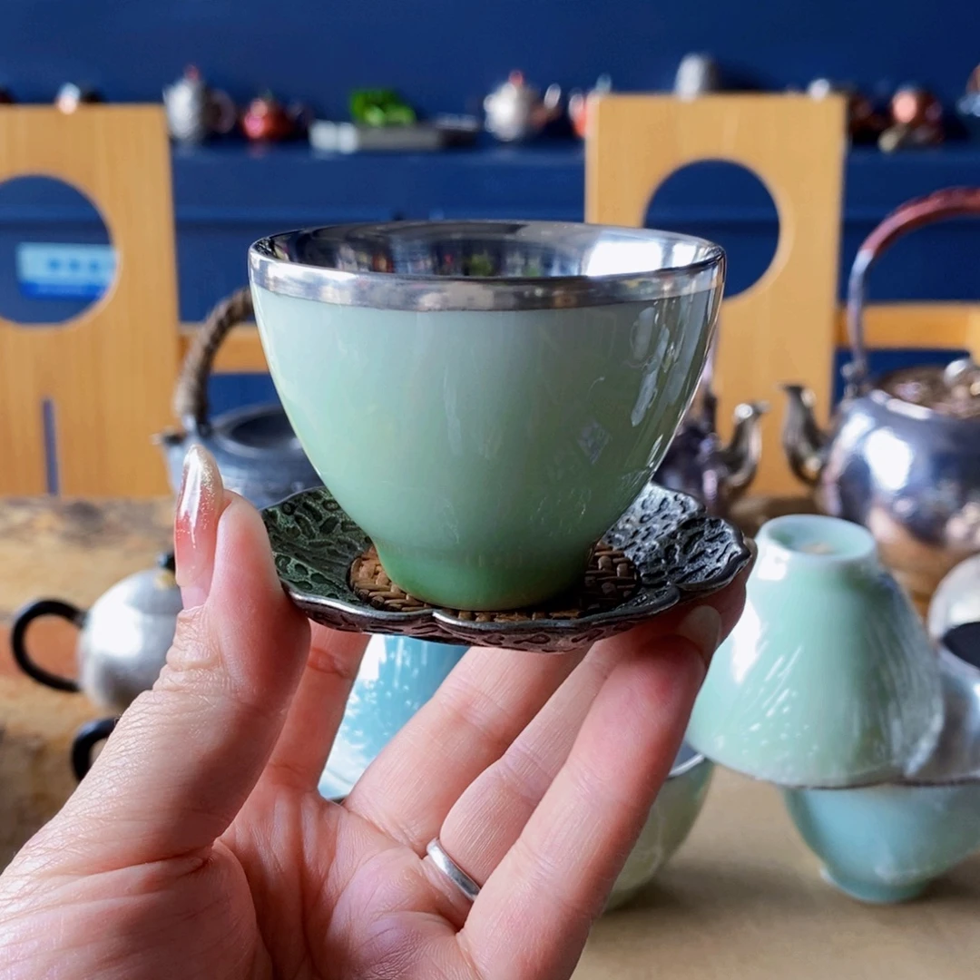 足银小茶杯内胆是银子的外壳是瓷器的