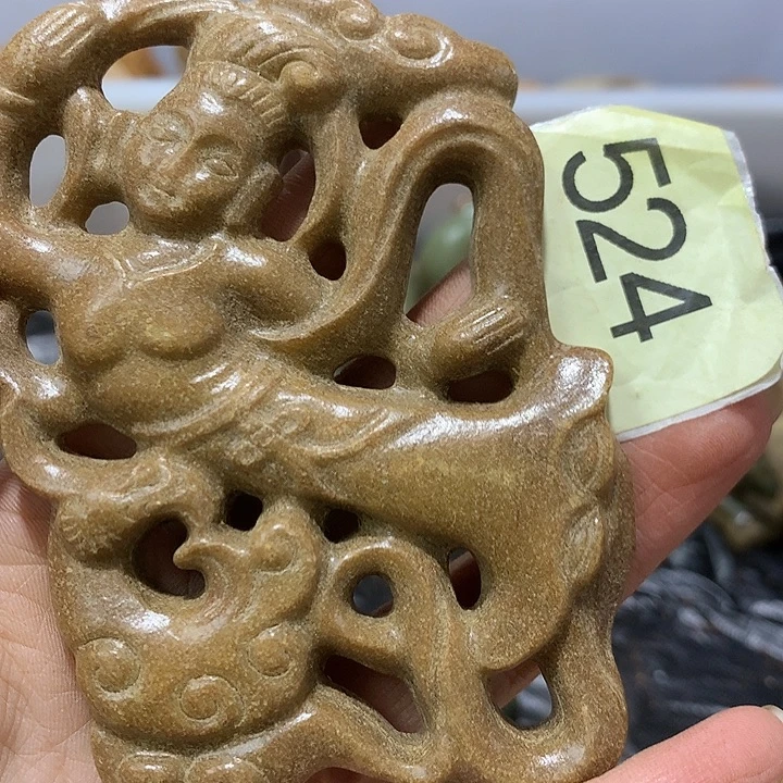 乾***宙和田玉未镶嵌颈饰