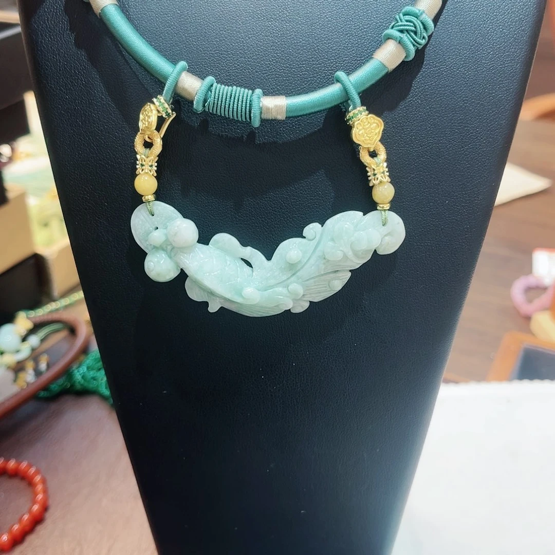 翡翠颈饰未镶嵌吊坠