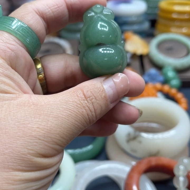 石英岩玉合金颈饰