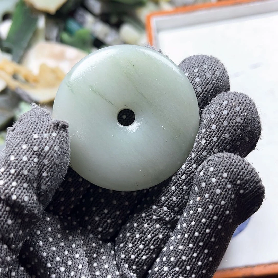 颈饰未镶嵌石英质玉