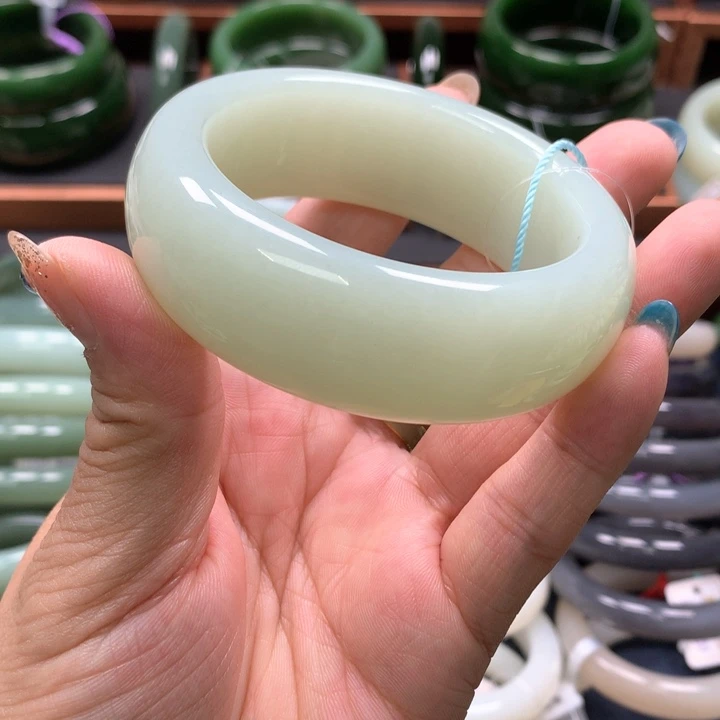 【闪购商品】未镶嵌手镯和田玉23