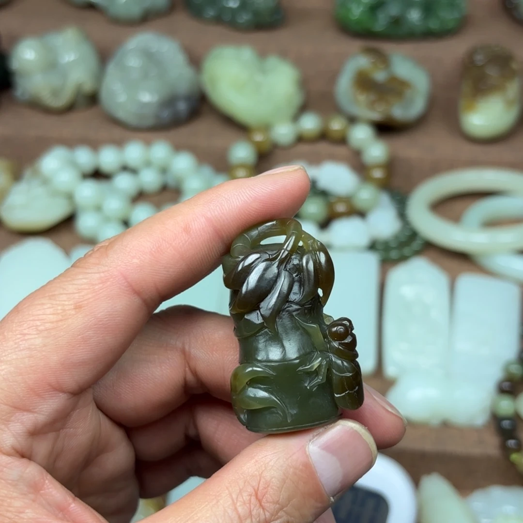 和田玉未镶嵌挂件